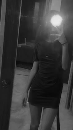 girl photo hide face black