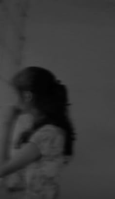 girl photo hide face black