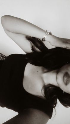 girl photo hide face black