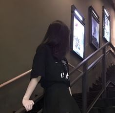 girl photo hide face black