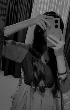 girl photo hide face black