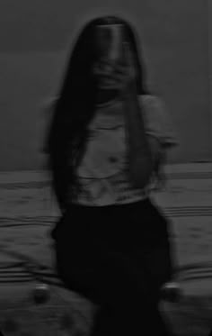 girl photo hide face black