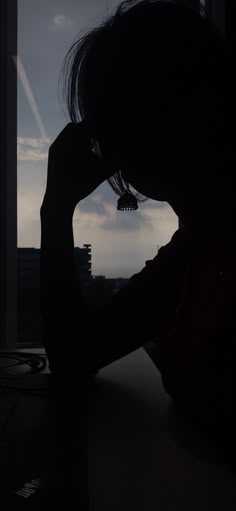 girl photo hide face black