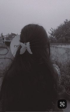 girl photo hide face black