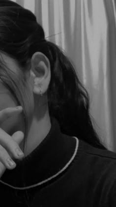 girl photo hide face black