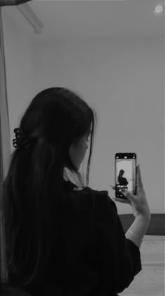 girl photo hide face black