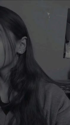 girl photo hide face black