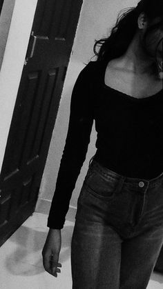 girl photo hide face black