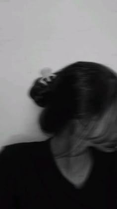 girl photo hide face black