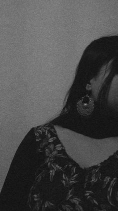 girl photo hide face black