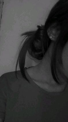 girl photo hide face black