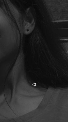 girl photo hide face black