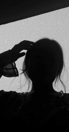 girl photo hide face black