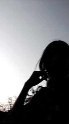 girl photo hide face black