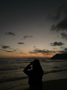 girl photo hide face black