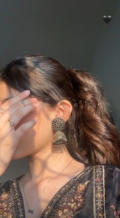 hidden face aesthetic dp instagram girl