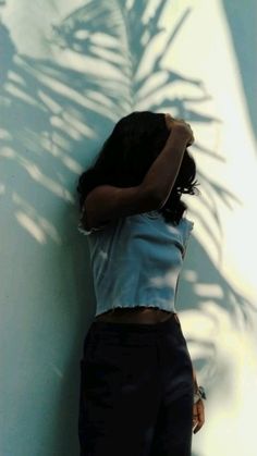 hidden face aesthetic dp instagram girl