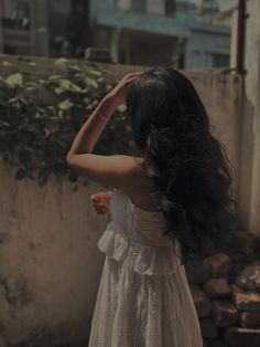 hidden face aesthetic dp instagram girl