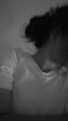 hidden face aesthetic dp instagram girl