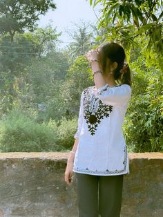 hidden face aesthetic dp instagram girl