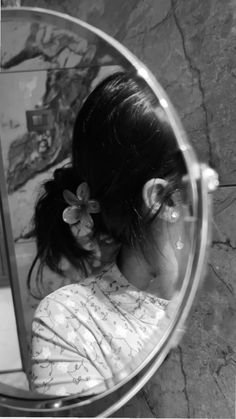 hidden face aesthetic dp instagram girl