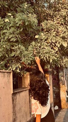 hidden face aesthetic dp instagram girl