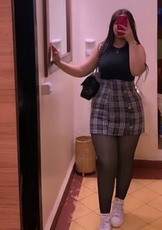 mirror selfie aesthetic chubby girl