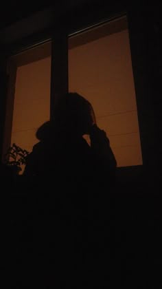 profile alone girl pic