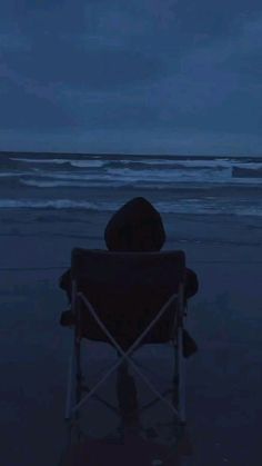 profile alone girl pic