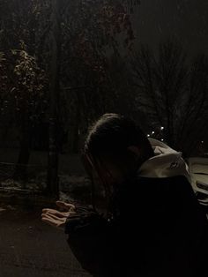 profile alone girl pic