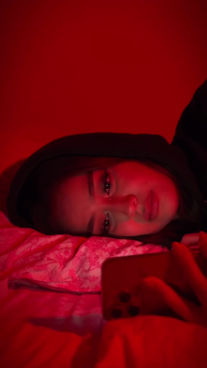 silent mood off girl image