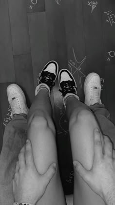 simple couple photo pose