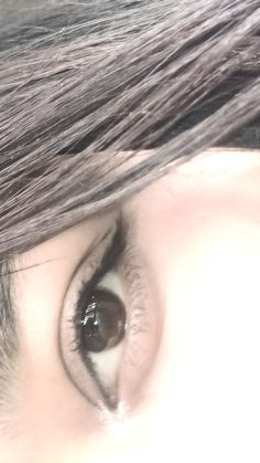 simple girl eyes pic