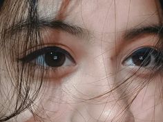 simple girl eyes pic