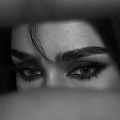 simple girl eyes pic