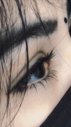 simple girl eyes pic