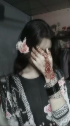 simple girl eyes pic