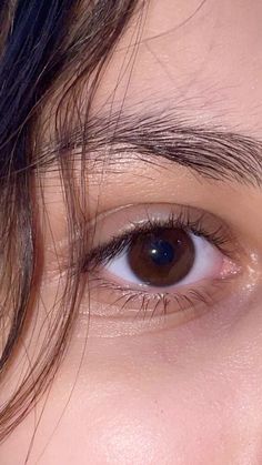 simple girl eyes pic