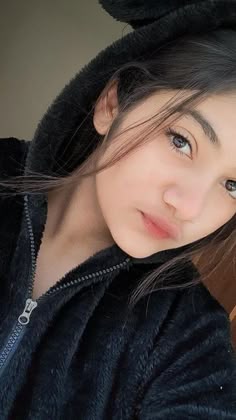 simple girl eyes pic