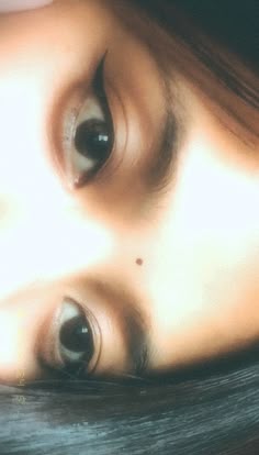 simple girl eyes pic
