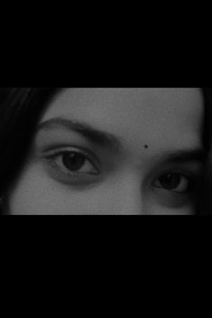 simple girl eyes pic