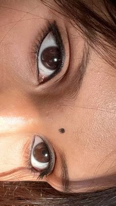 simple girl eyes pic