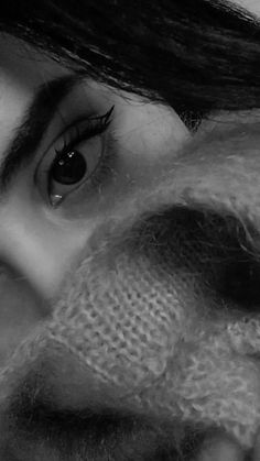 simple girl eyes pic