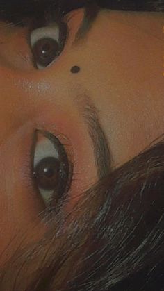 simple girl eyes pic