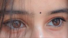 simple girl eyes pic