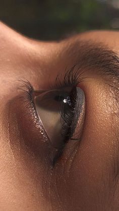 simple girl eyes pic