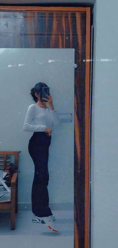 snapchat instagram hidden face pose