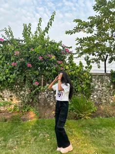 snapchat instagram hidden face pose