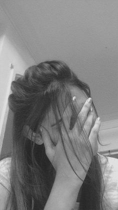 snapchat instagram hidden face pose