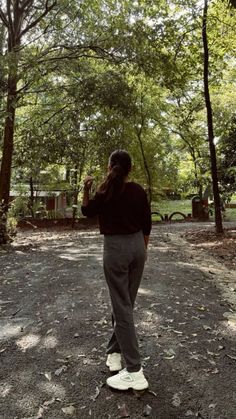 snapchat instagram hidden face pose